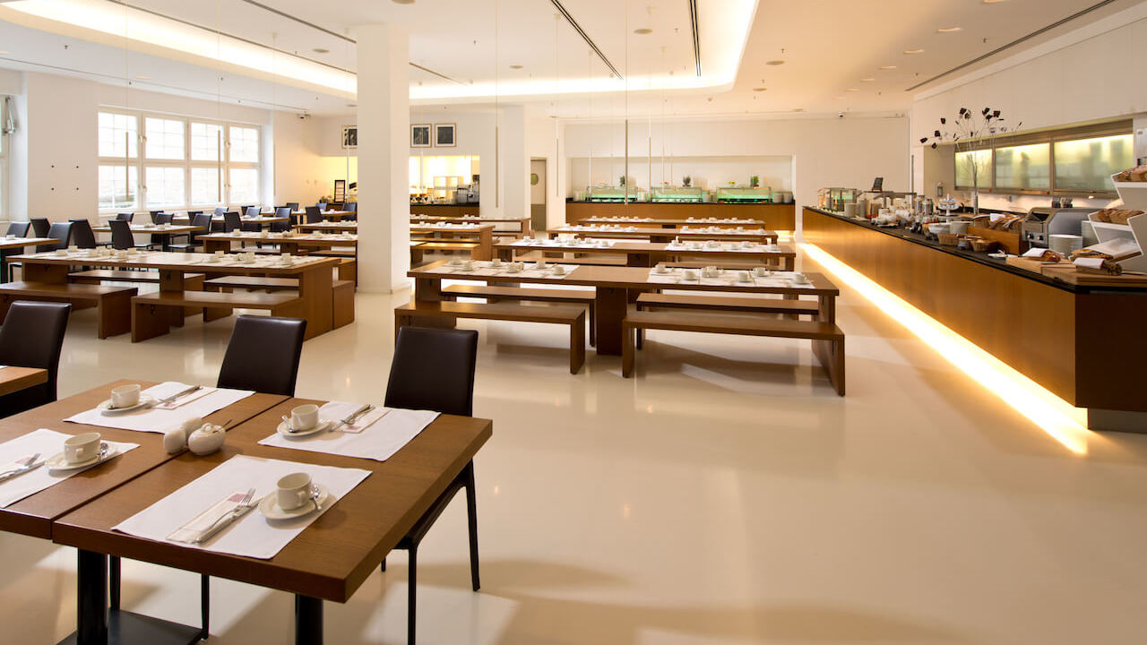 Der Frühstücksbereich im Ellington Hotel Berlin und Teil der DENTAL TEAMDAYS Lokalität