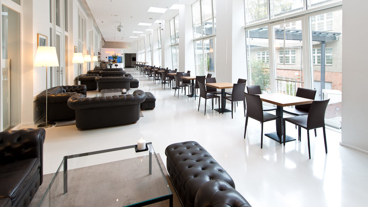 Die Lounge im Ellington Hotel Berlin und Teil der DENTAL TEAMDAYS Lokalität